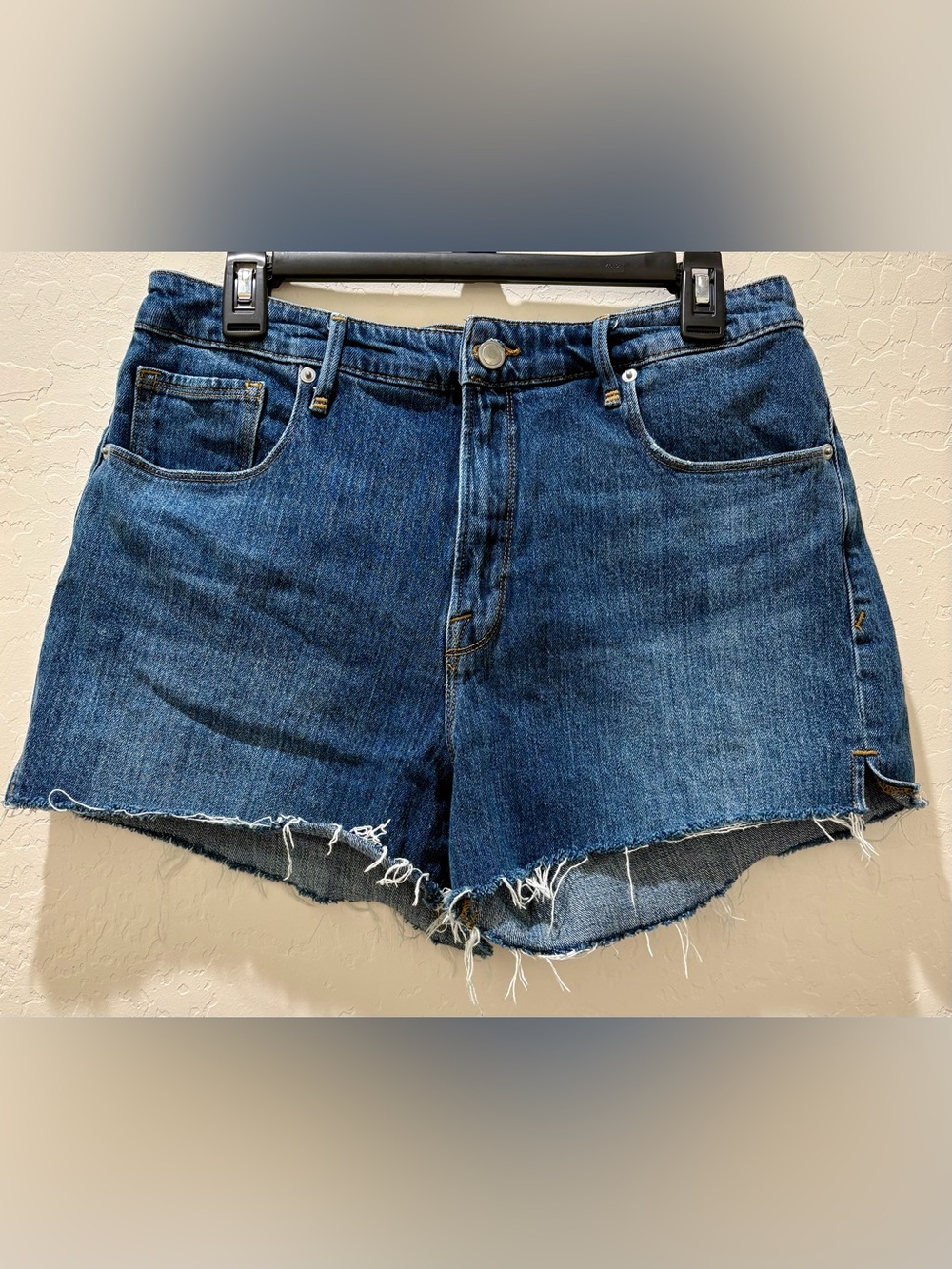 Good American Women’s Cut Off Jean Shorts Size 14/32